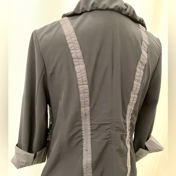 Chico’s Black ruffled collared jacket and capri pants set, size 0 (reg size S/4) - Picture 6 of 14